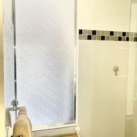 Vue Canal Superbe - Piscine - Parking Prive - Interieur Neuf * Cogolin